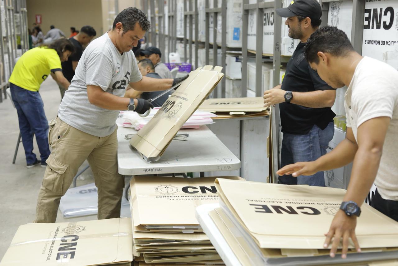 CNE avanza con eficiencia en el proceso de “destuse de maletas” rumbo a las elecciones generales