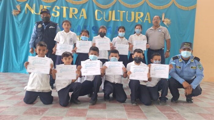 Policía Nacional realiza clausura del programa GREAT de Comayagua