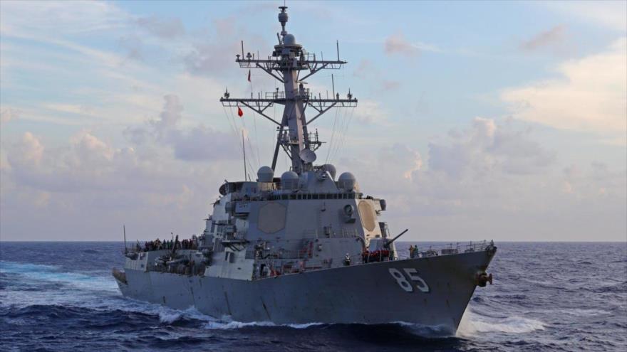 China expulsa un buque de guerra de EE.UU. de aguas en disputa