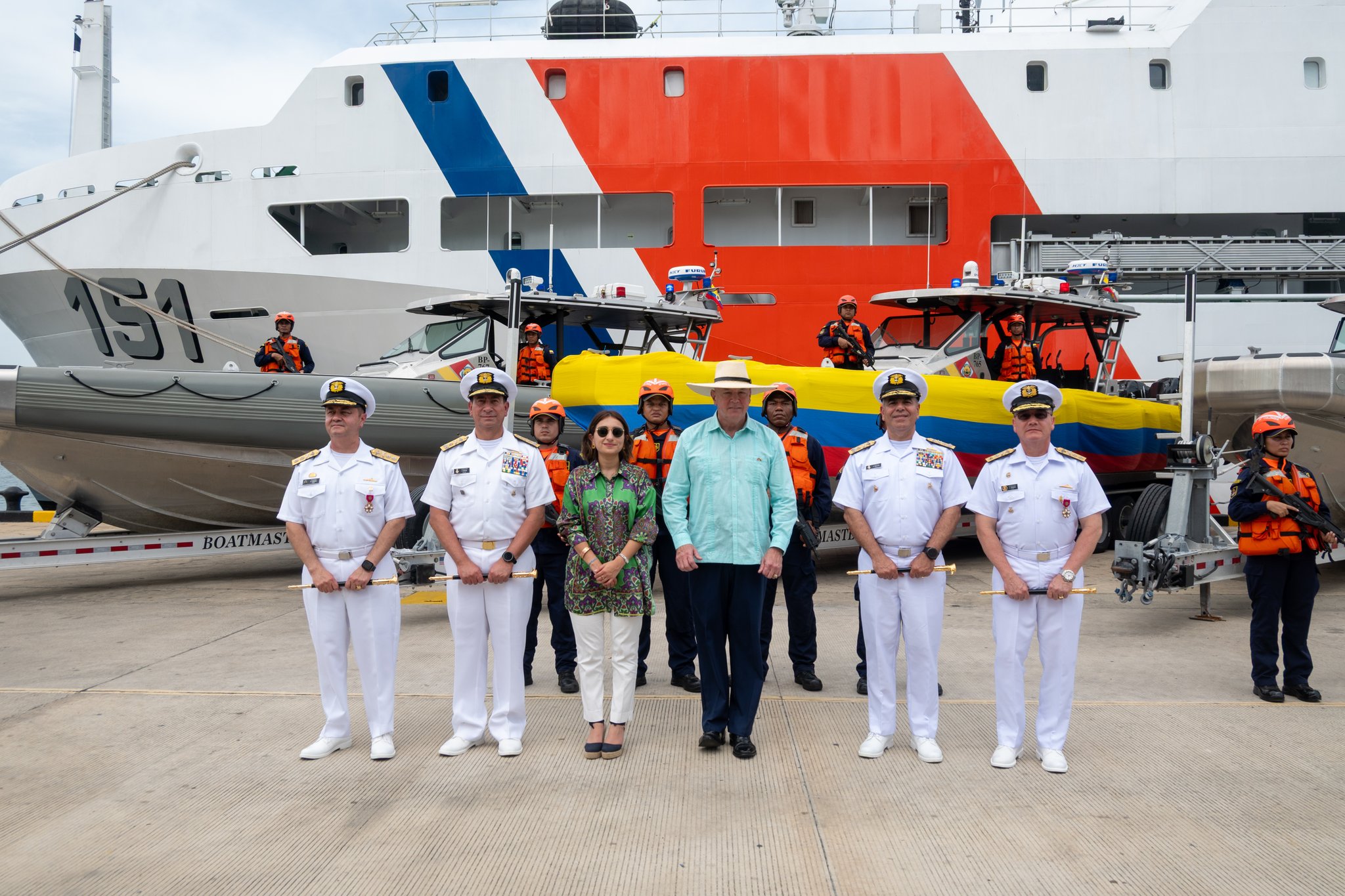 Colombia fortalece su seguridad marítima con tres nuevas embarcaciones donadas por EE.UU.