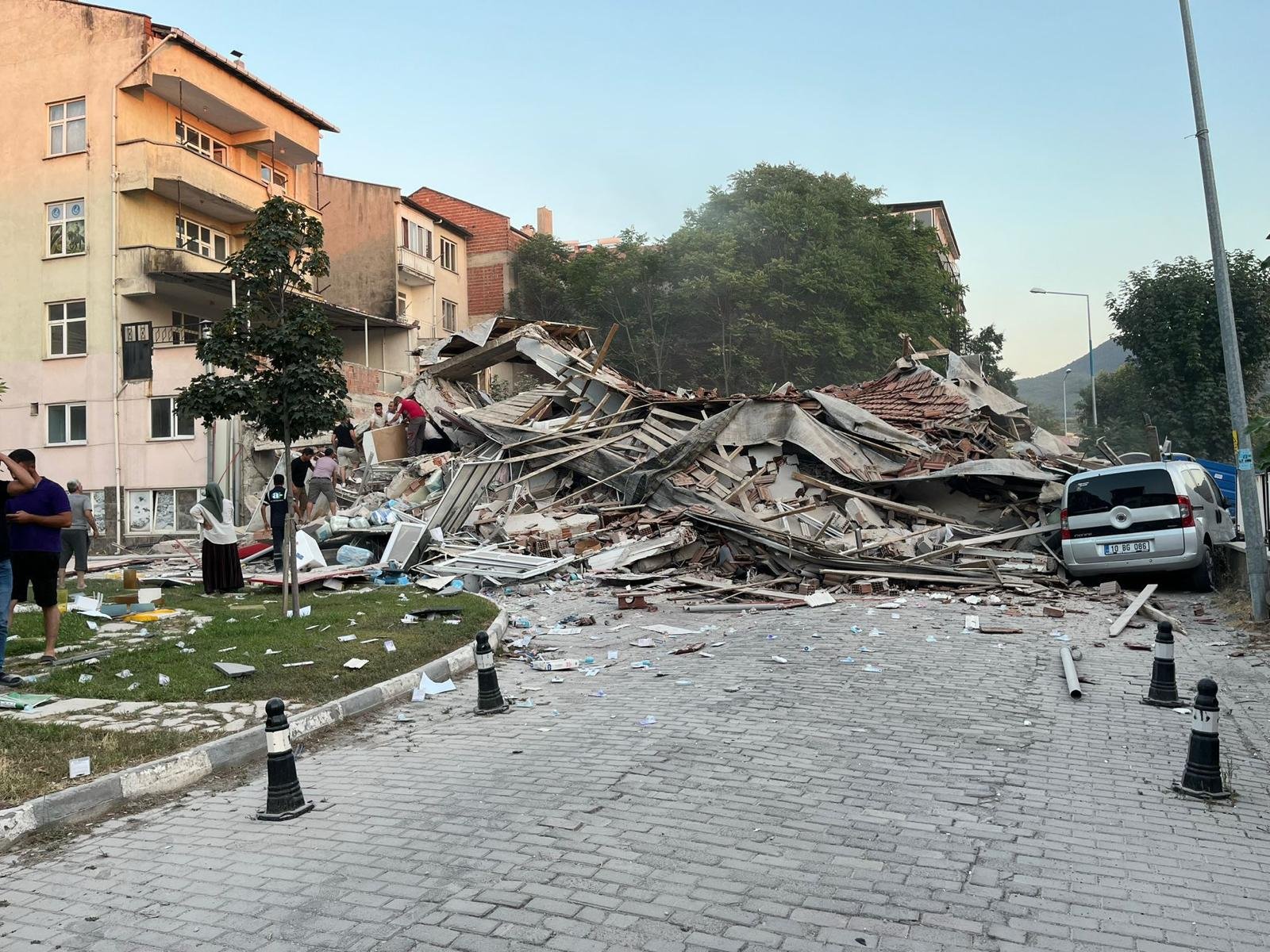 Terremoto de magnitud 6,1 sacude la región de Mármara en Turquía: al menos diez edificios colapsados y varios heridos