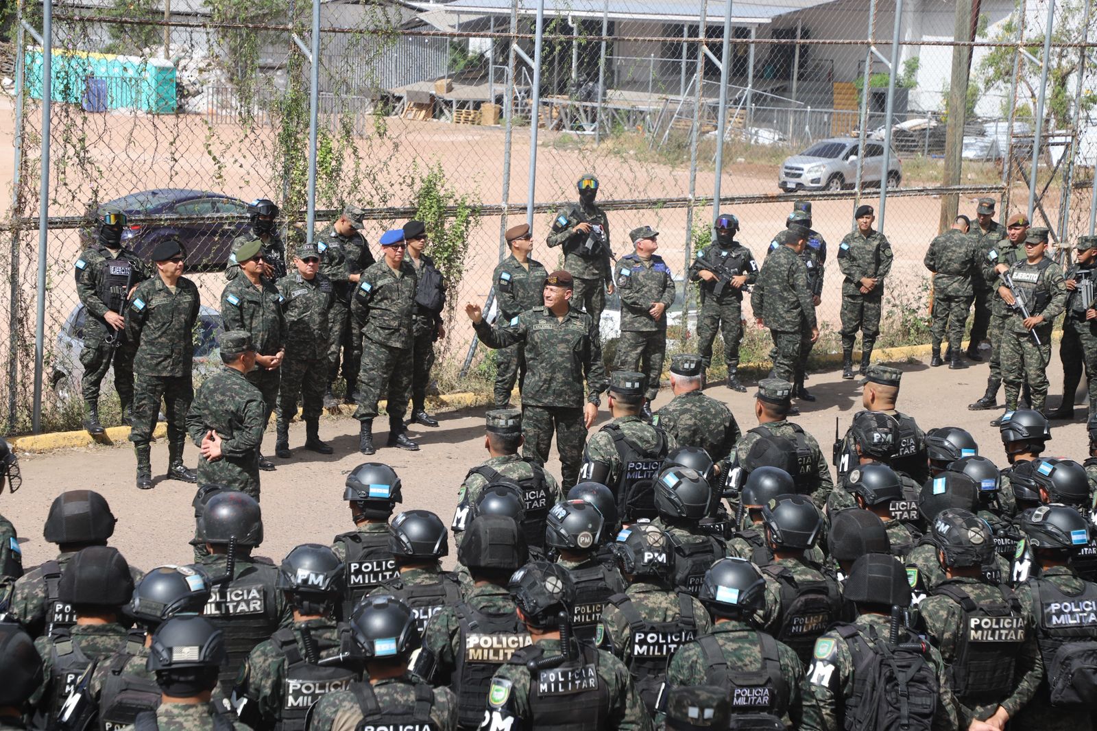 Jefe del Estado Mayor Conjunto Héctor Valerio supervisó el trabajo de las FFAA en el Centro Logistico Electoral