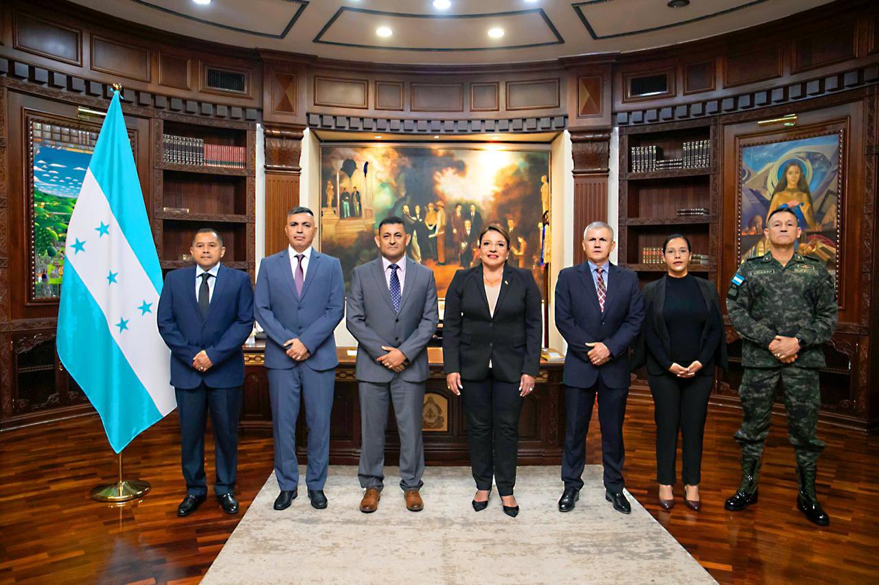 Xiomara Castro juramenta nueva Comisi&oacute;n Interventora del Sistema Penitenciario