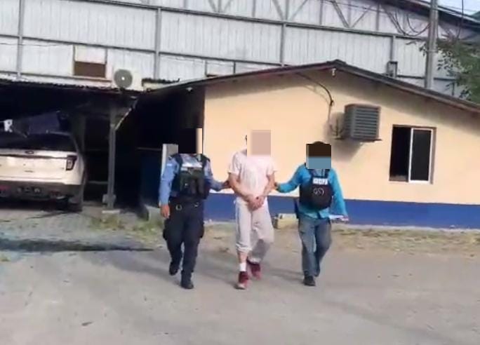 Tras 12 años prófugo, Policía de Fronteras captura a hondureño en aeropuerto de La Lima al ser repatriado desde el exterior por delitos pendientes