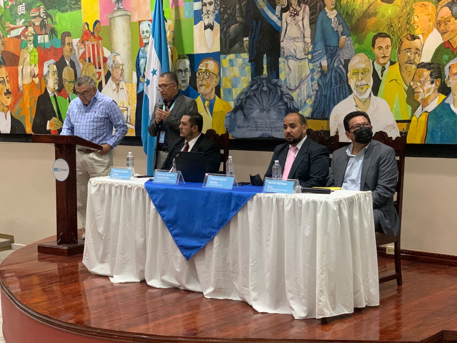 Ministro de Educación, Daniel Esponda participa en la presentación de resultados evaluación de medio término del PESE 2020