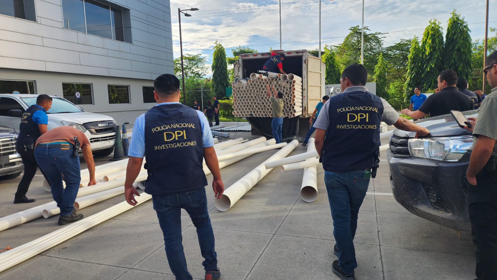 DPI recupera mercadería valorada en más de 260 mil lempiras y detiene a tres sujetos en Santa Cruz de Yojoa