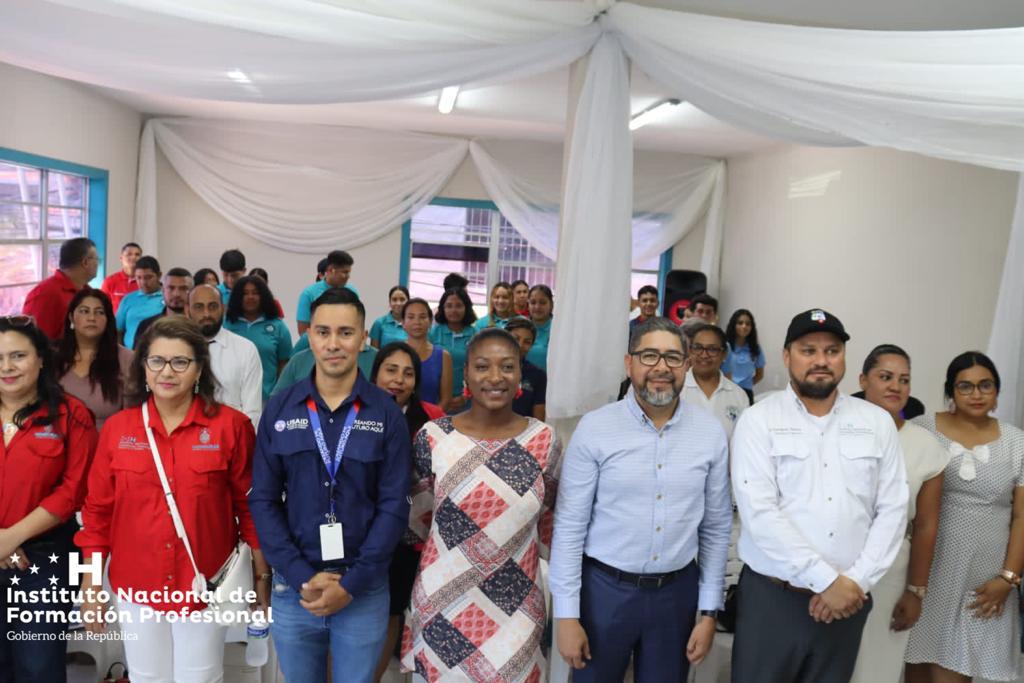 USAID, entrega equipo a INFOP en Roatán para implementar talleres técnicos