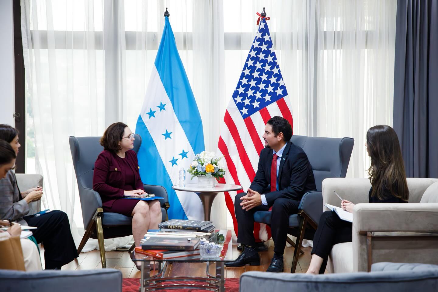Honduras y EE. UU. reafirman cooperación en temas migratorios