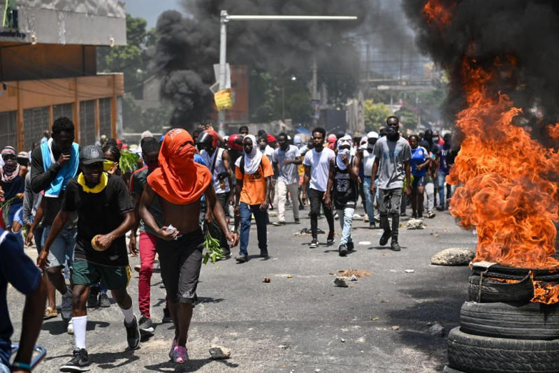 Estado de emergencia, toque de queda 12 muertos en Haití tras fuga masiva de presos