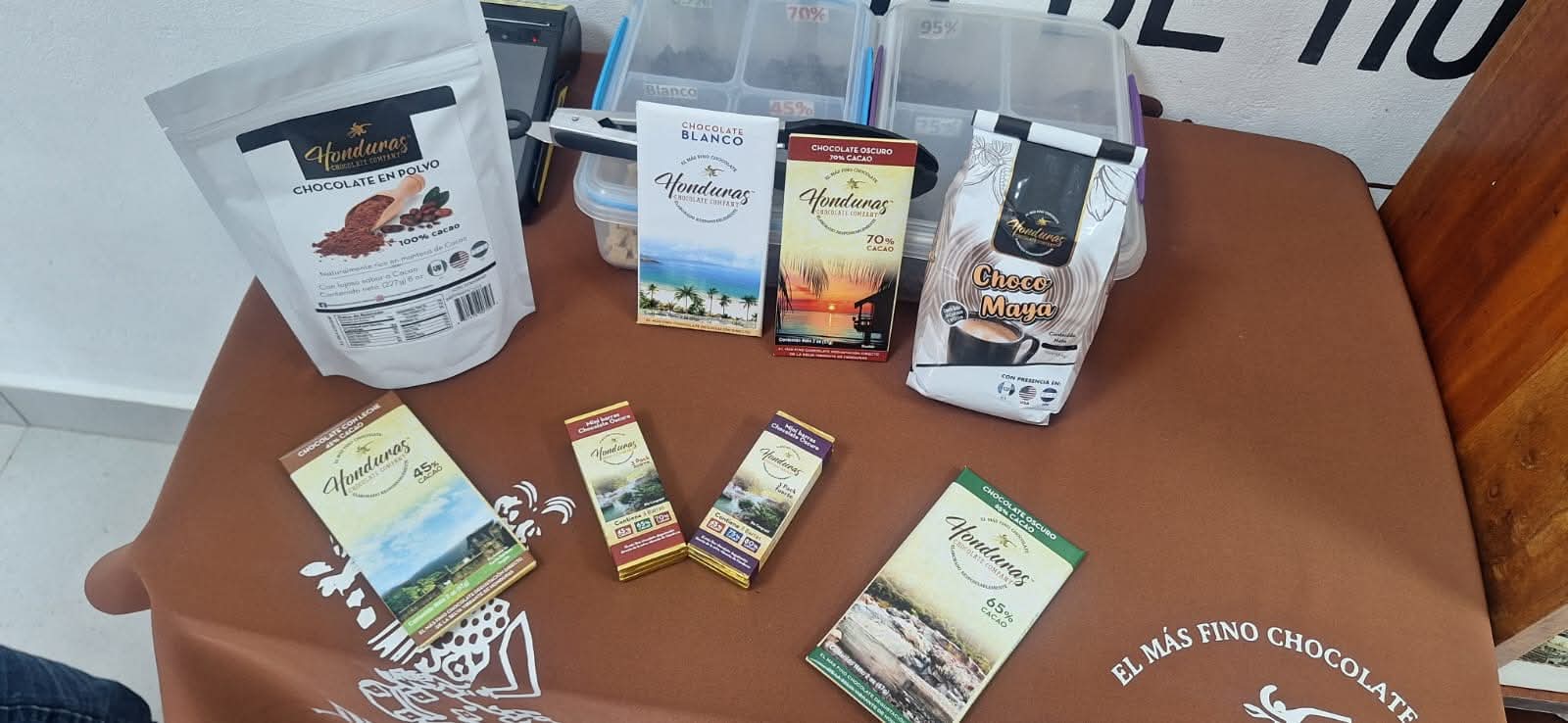 Participantes de la Ruta Agroturística del Chocolate y el Cacao, participantes visitan Honduras Chocolate Company