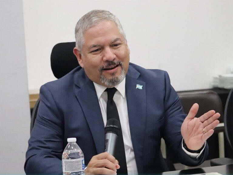 Enrique Reina: “Proceso electoral ha sido totalmente contaminado y se debería contar voto por voto por respeto a la voluntad popular”. 