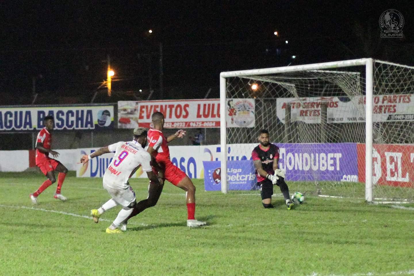 Real Sociedad y Olimpia igualan en polémico juego