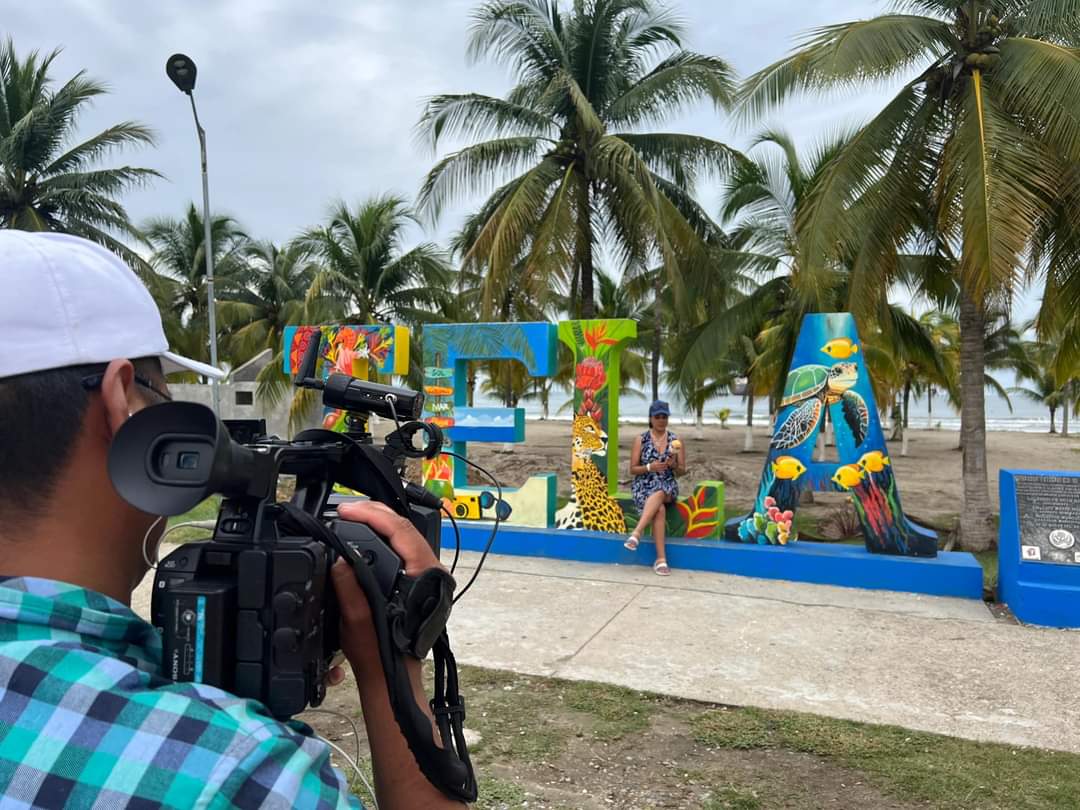 Medios de comunicación de Guatemala dan a conocer las bellezas de la ciudad de Tela