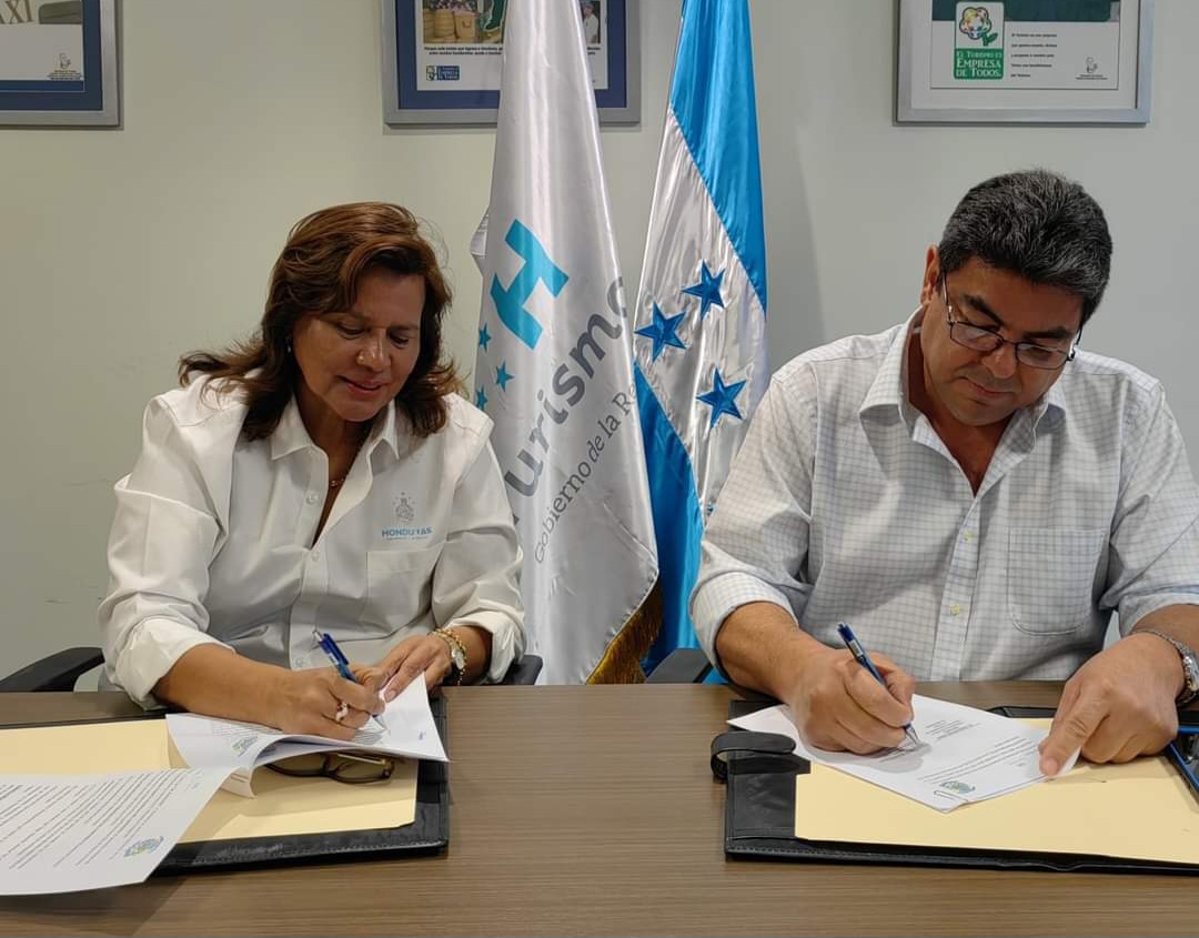 Turismo firma convenio de cooperación con alcaldía de Copán Ruinas 