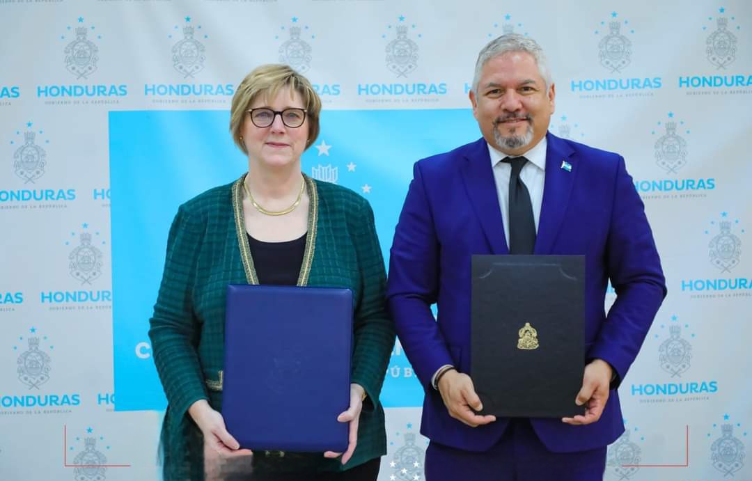 Honduras y Estados Unidos firman convenio de Alianza para la Protección de las Mujeres y...