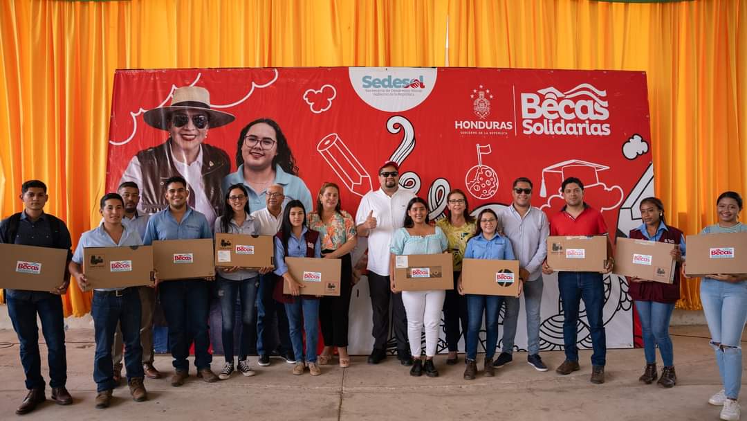 SEDESOL entregó 1,500 Becas Solidarias en...