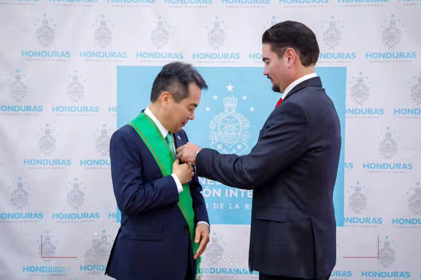 Cancillería condecora al Embajador de Corea del Sur por su destacada labor diplomática en Honduras