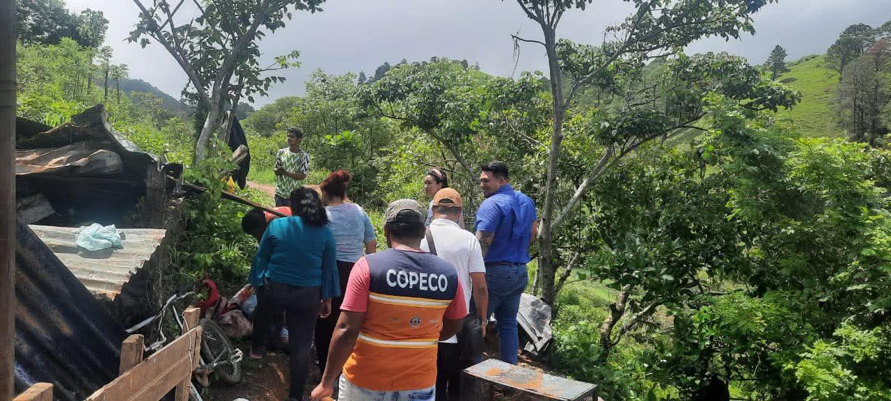 Familia pierde todo en incendio en El Paraíso; COPECO brinda respuesta inmediata