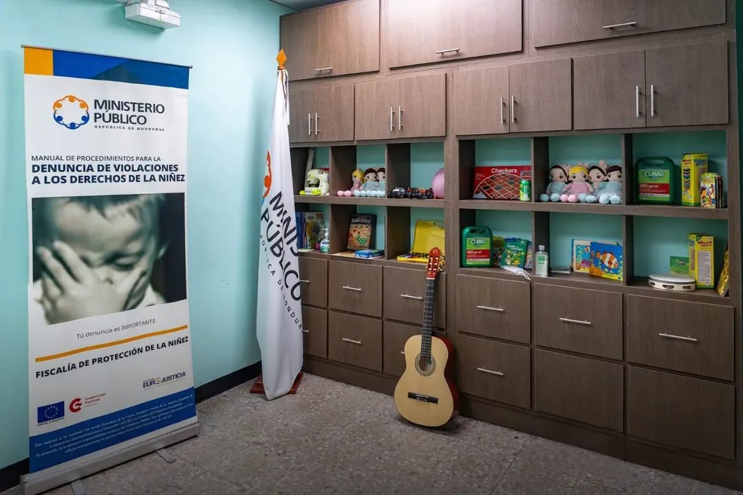 Fiscalía de la Niñez inaugura sala especial de interrogatorio para víctimas de abuso