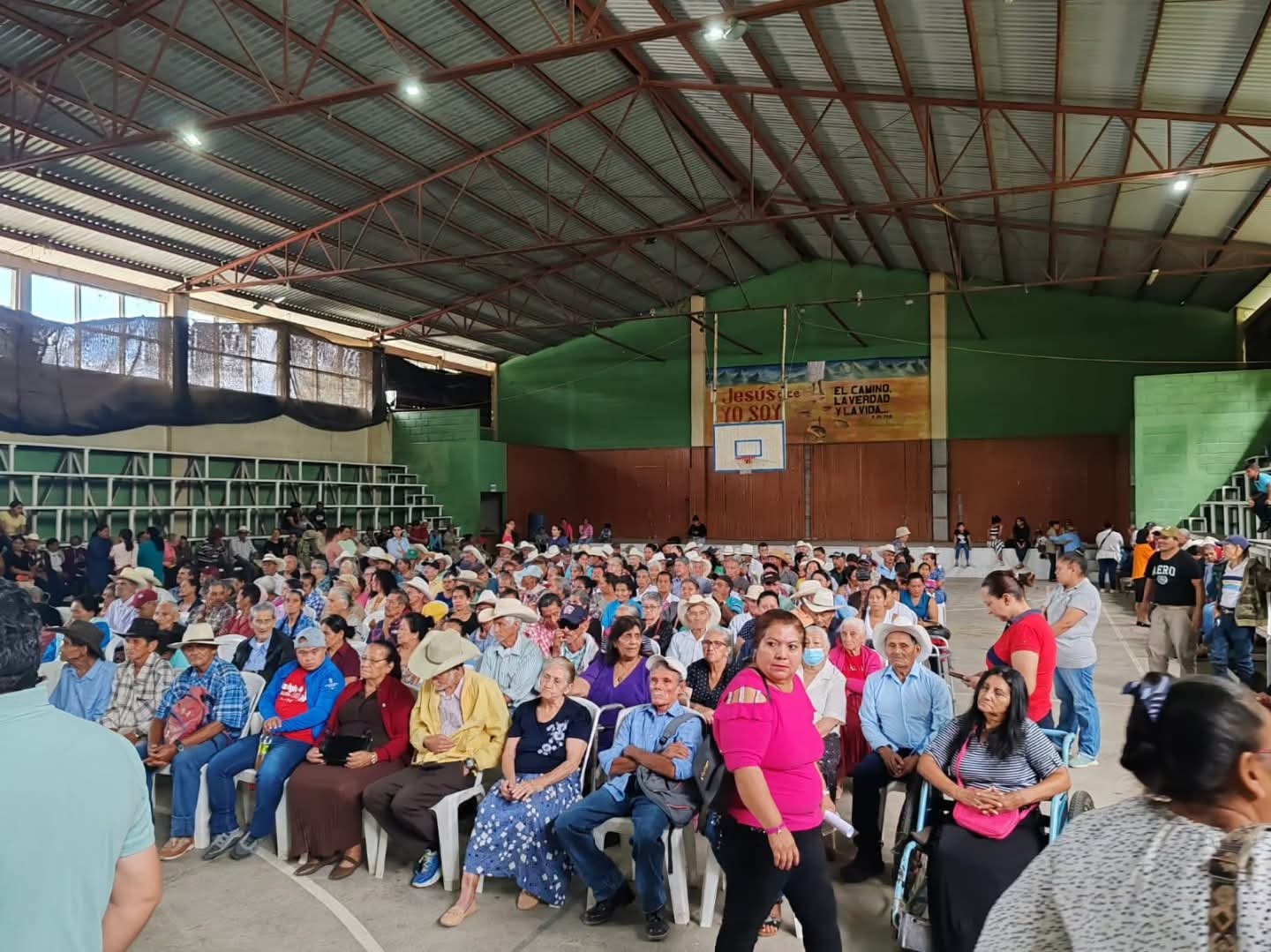 PROASOL y BANADESA entregan bonos a adultos mayores y personas con discapacidad en San Marcos de Colón