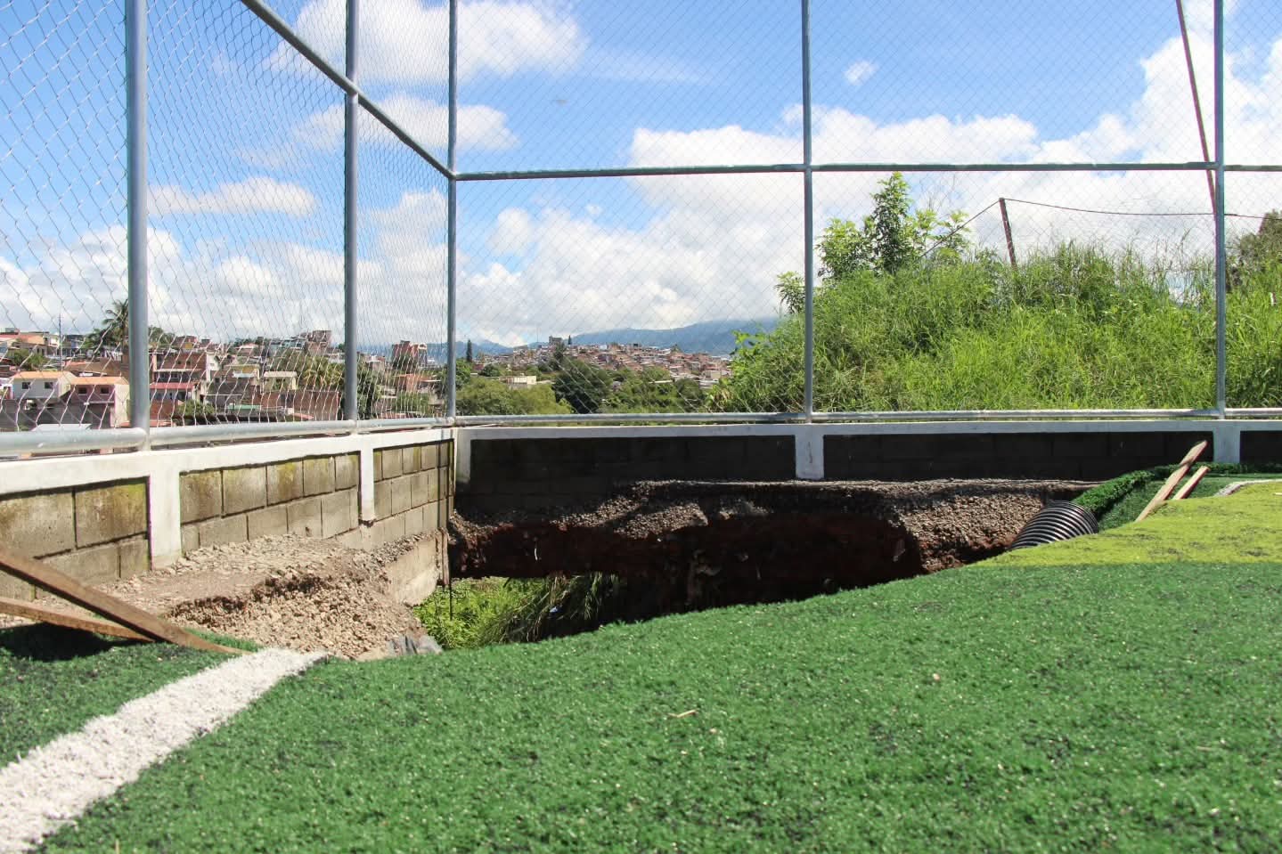 CONDEPOR evalúa daños en cancha de la Residencial Alemán y prepara restauración...