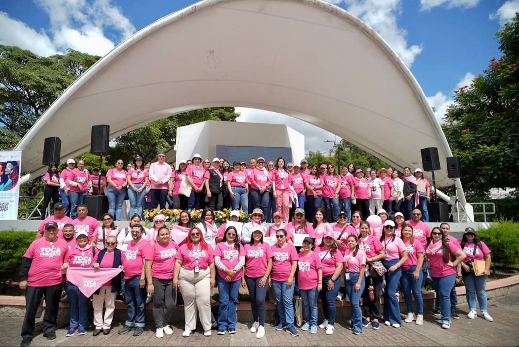 Caminata Rosa y Feria de la Salud destacan la importancia de la prevención en el Día Internacional contra el Cáncer de Mama
