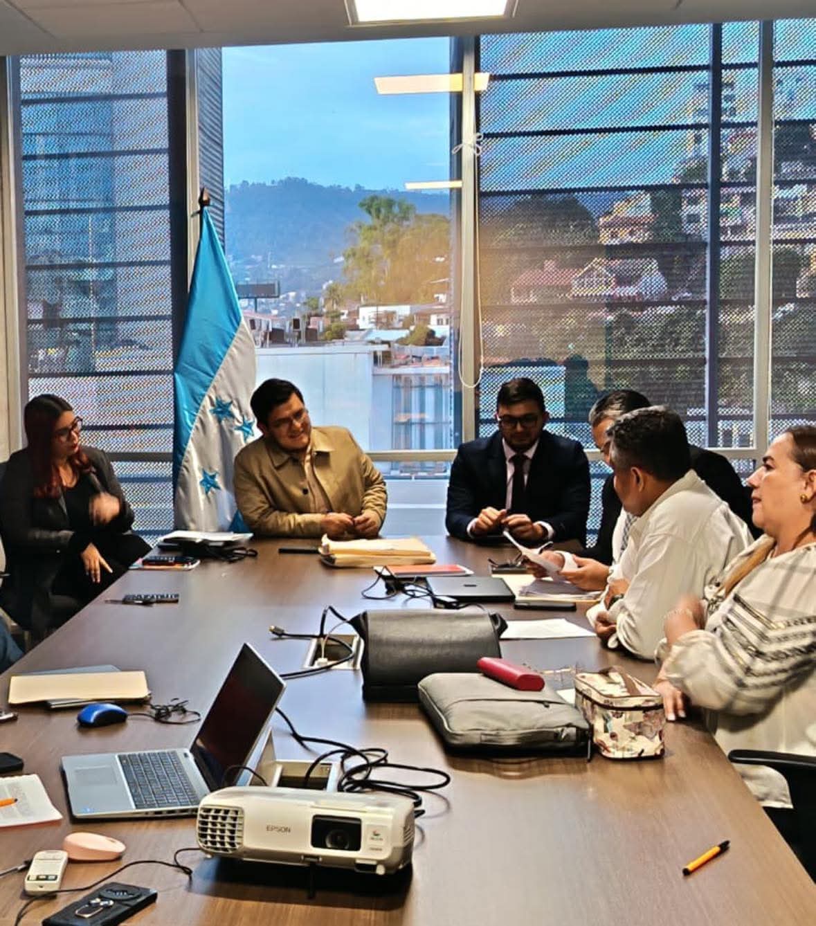 Acuerdo histórico: Tras dos años de negociación, Destilería El Buen Gusto y Distribuidora Mondragón firman contrato colectivo con STIBYS