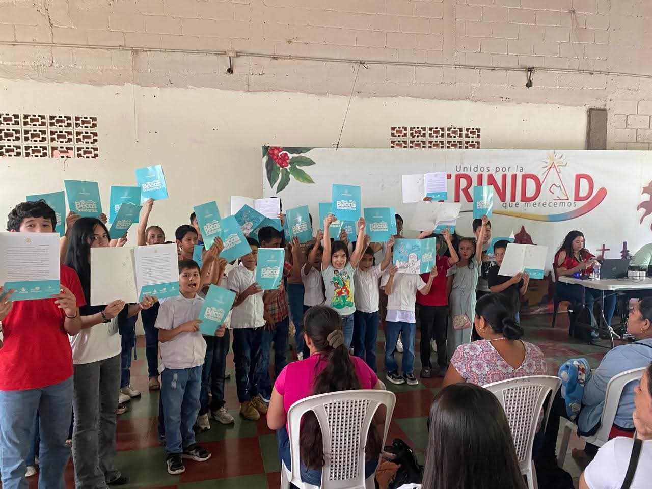 PROASOL entrega Becas Solidarias y Transferencias Monetarias en Santa Bárbara