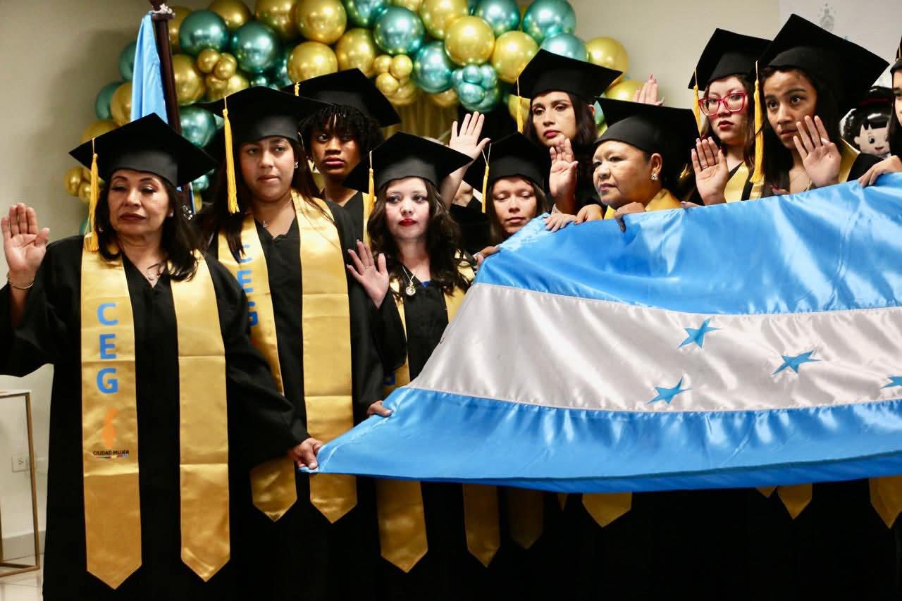 Secretaría de Educación y Ciudad Mujer celebran la graduación de 63 bachilleres en Ciencias y Humanidades