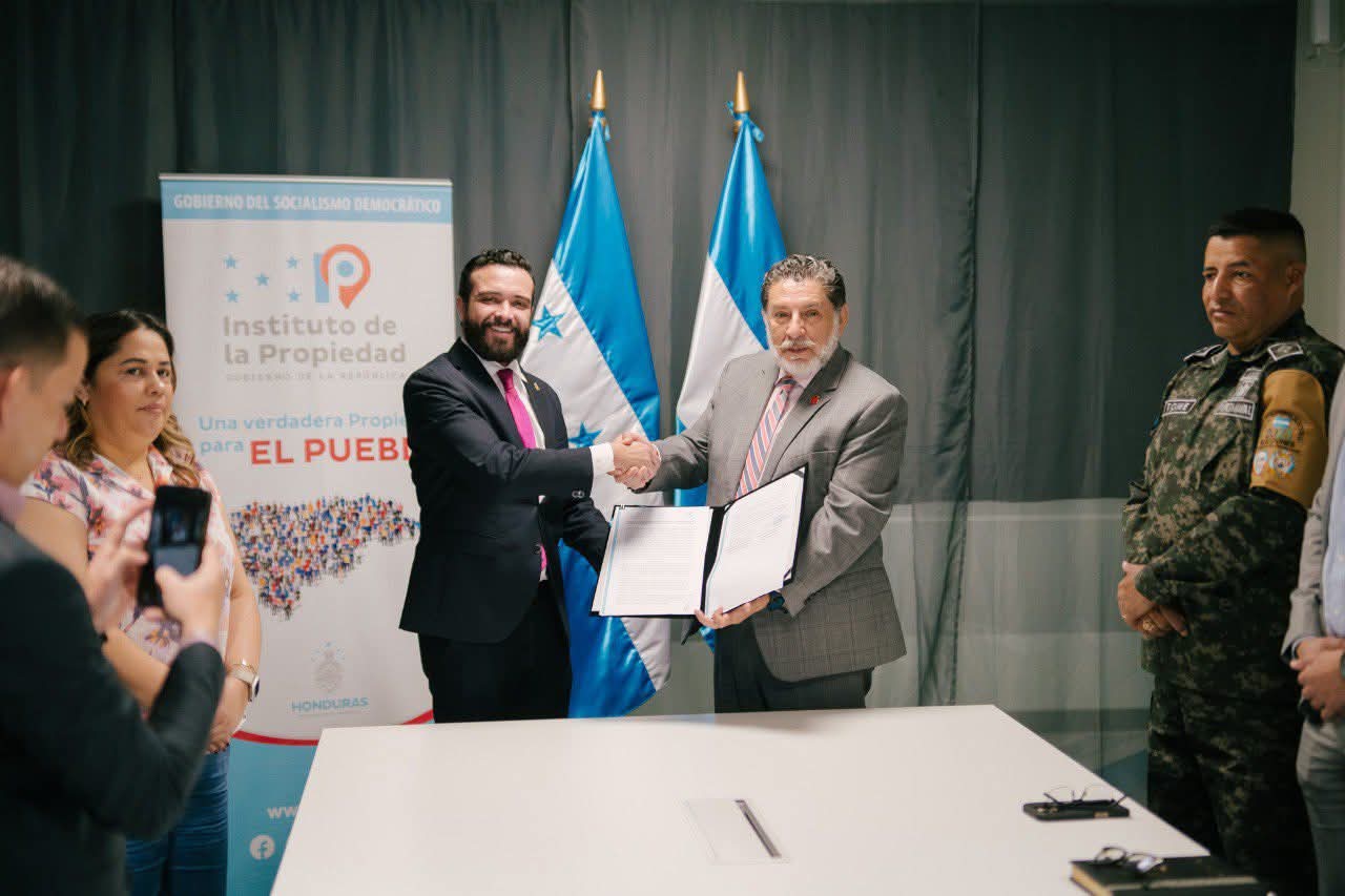 IP y Defensa Nacional fortalecen monitoreo geoespacial con nuevo acuerdo de cooperación