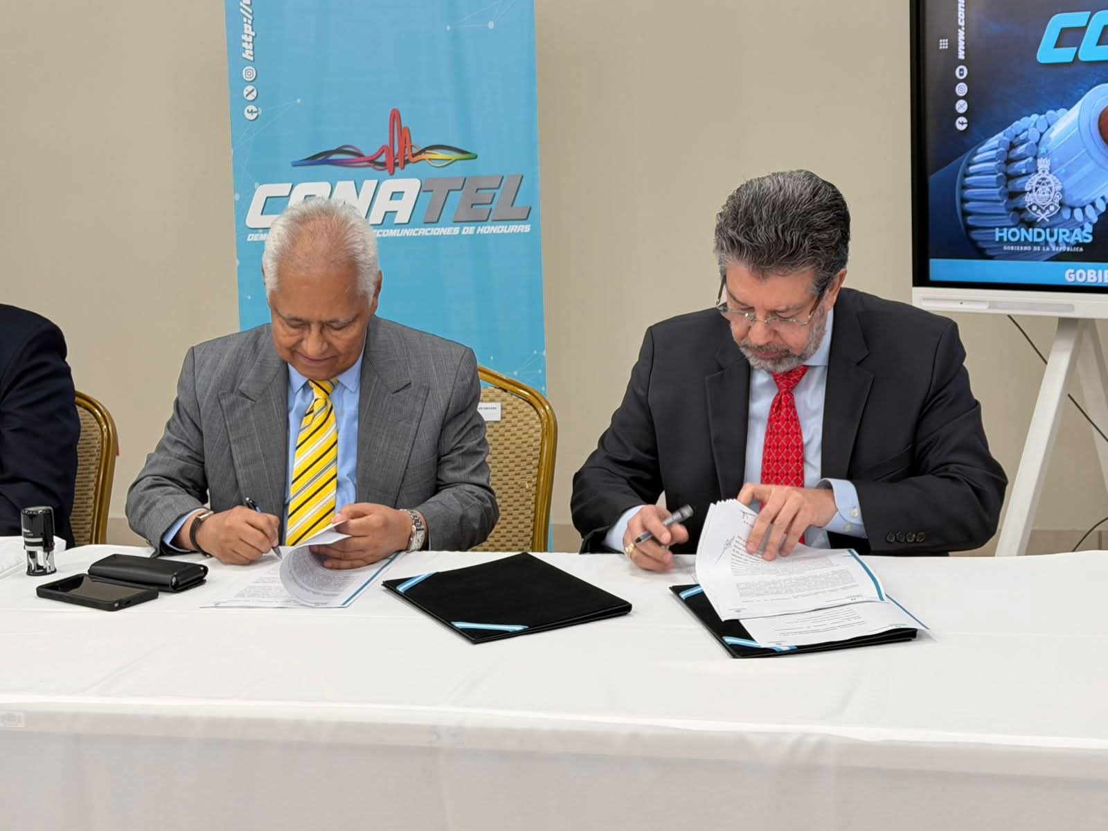 CONATEL y Trans Americas Fiber Systems impulsan conectividad internacional en Honduras