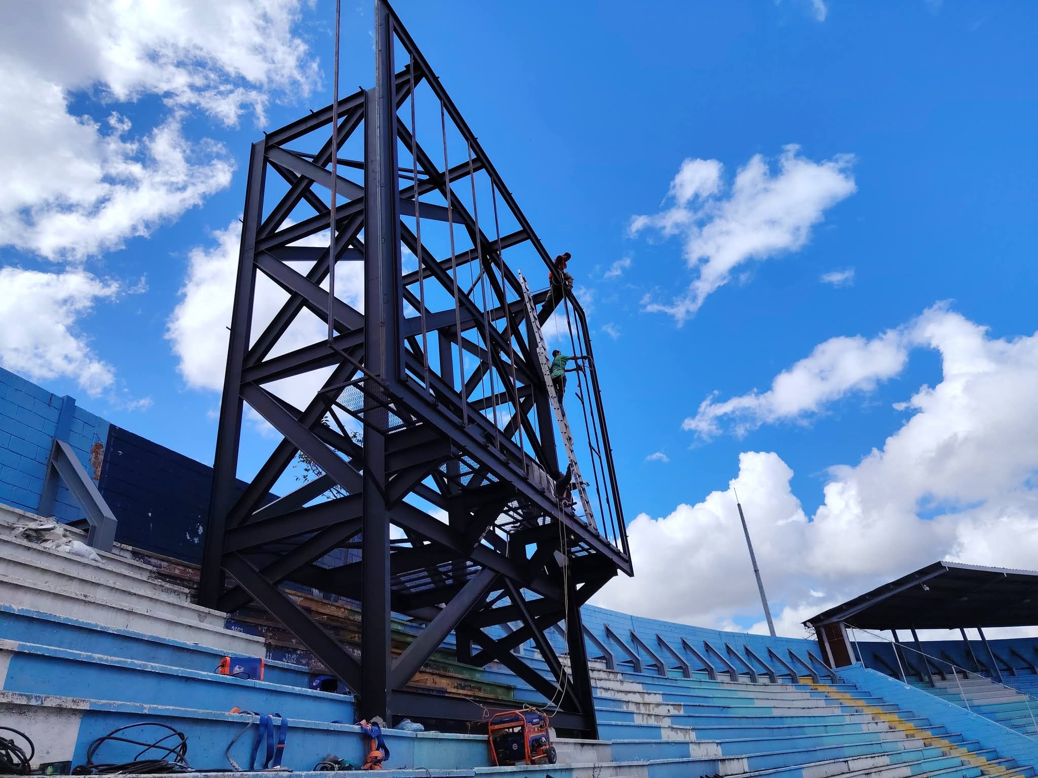 Nueva pantalla LED del Estadio Nacional “Chelato Uclés” entrará a su fase final de instalació...
