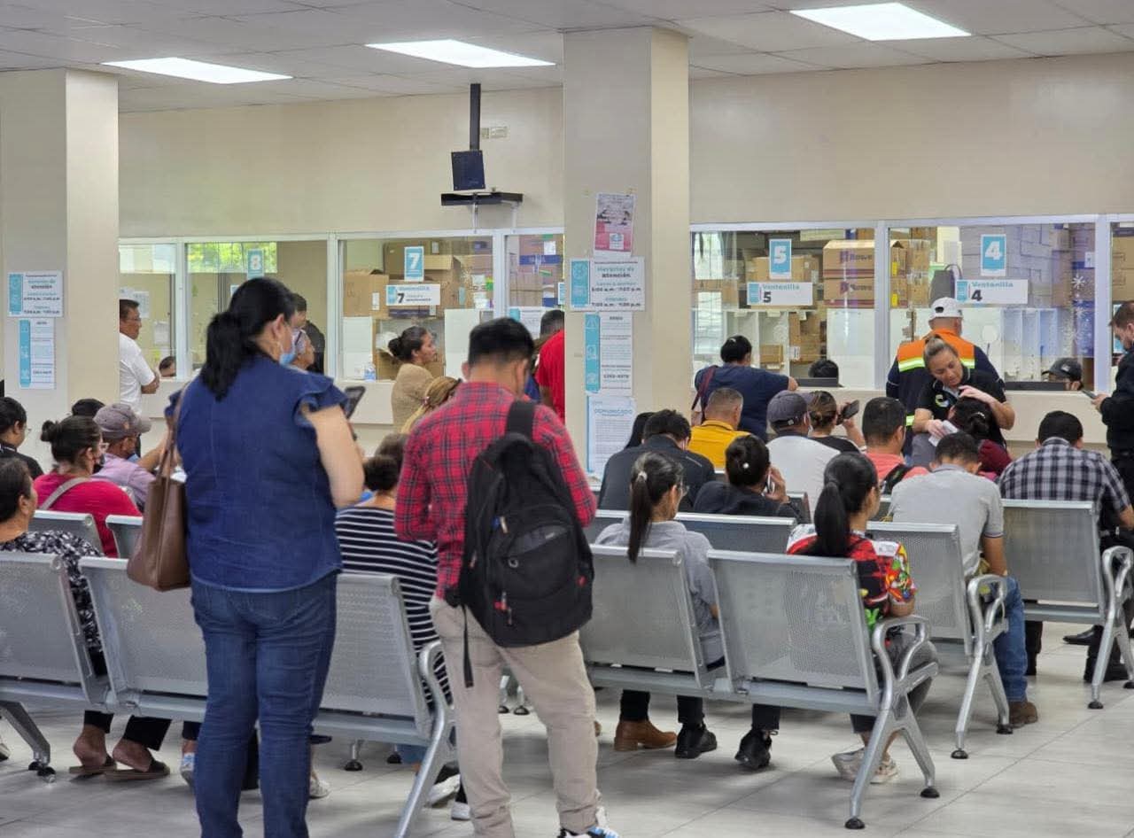 IHSS aclara filas en Farmacia de Consulta Externa por alta demanda temporal...