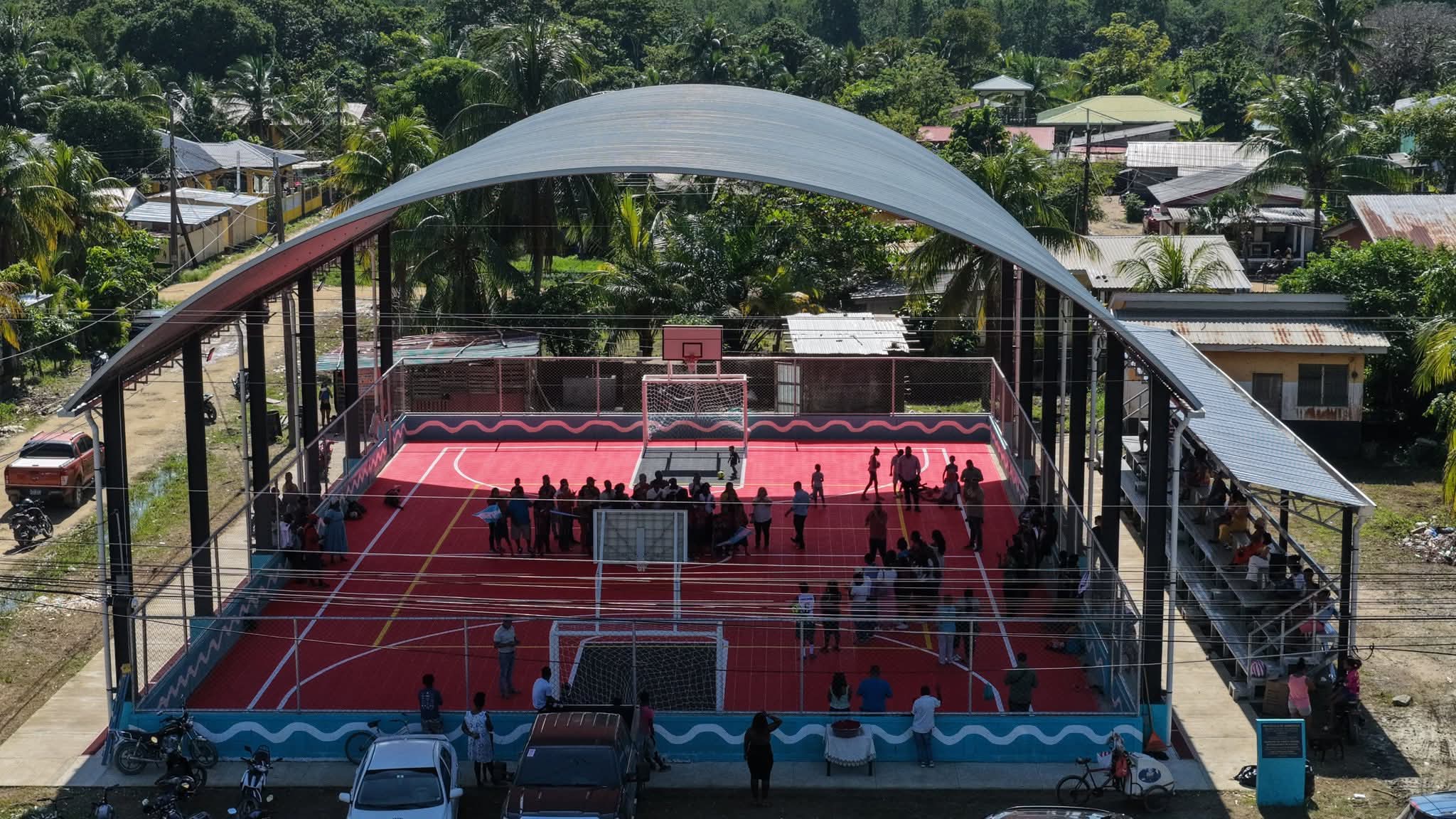 CONDEPOR fortalece el deporte en Puerto Cortés inaugurando la cancha multiusos número 95...