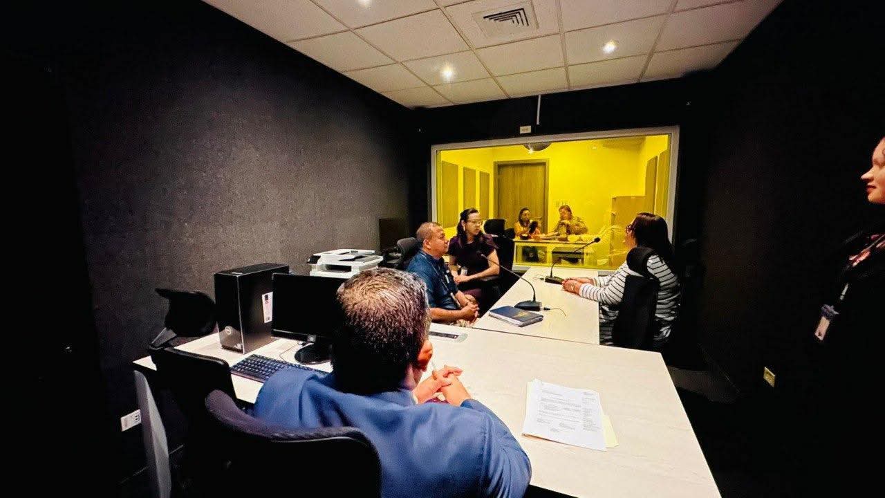 Para fortalecer protección a víctimas vulnerables instalan vidrio especial en Cámara de Gesell de Comayagua