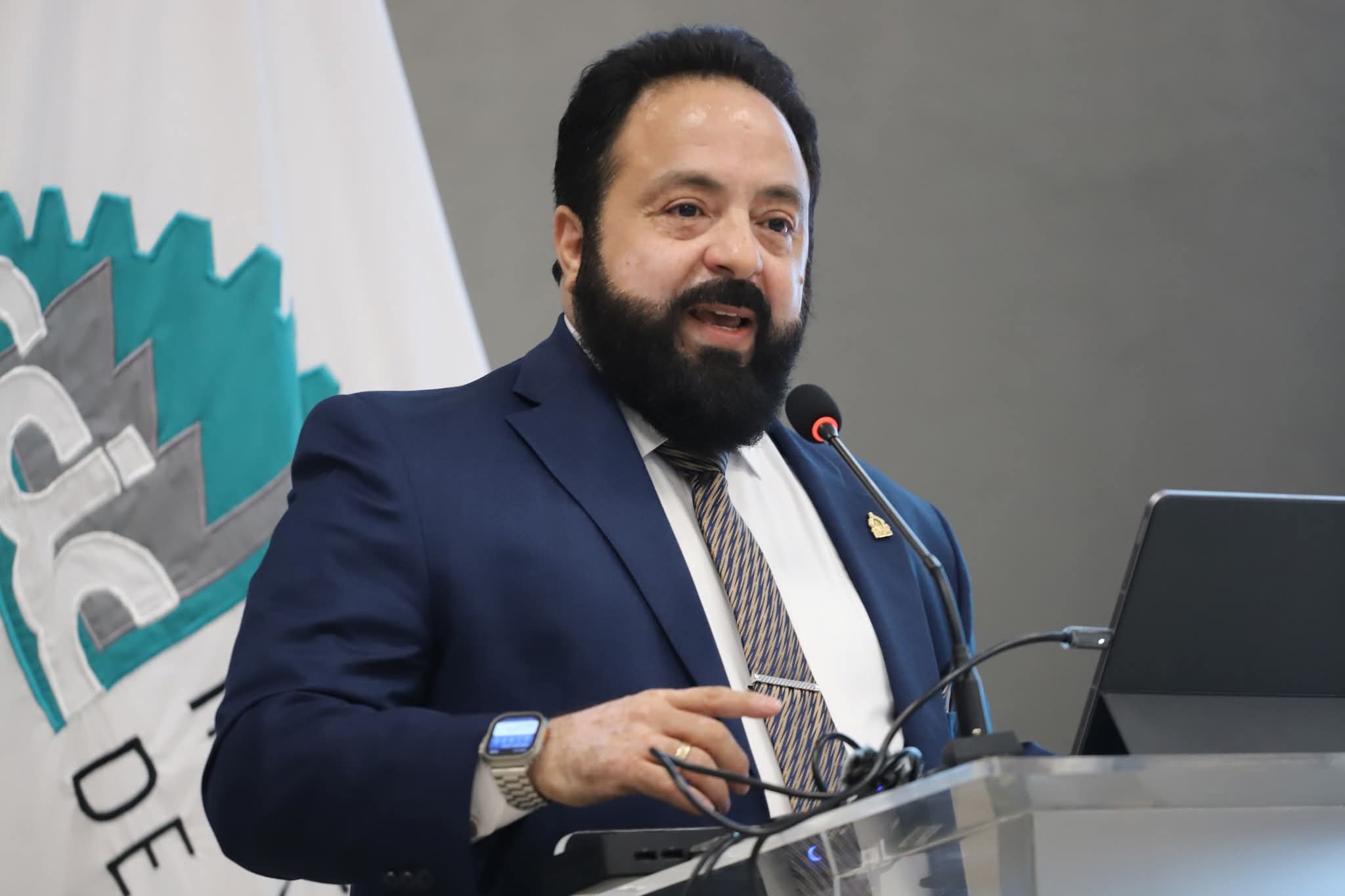 Luis Redondo acusa a la OEA de injerencia y defiende actuación constitucional del Congreso