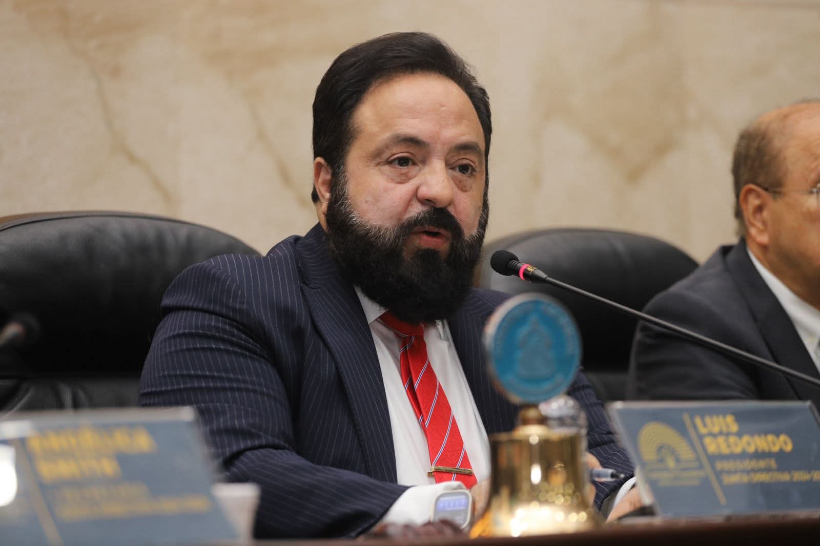 Presidente del Congreso advierte acci&oacute;n ilegal del bipartidismo y exige respuesta de la CSJ