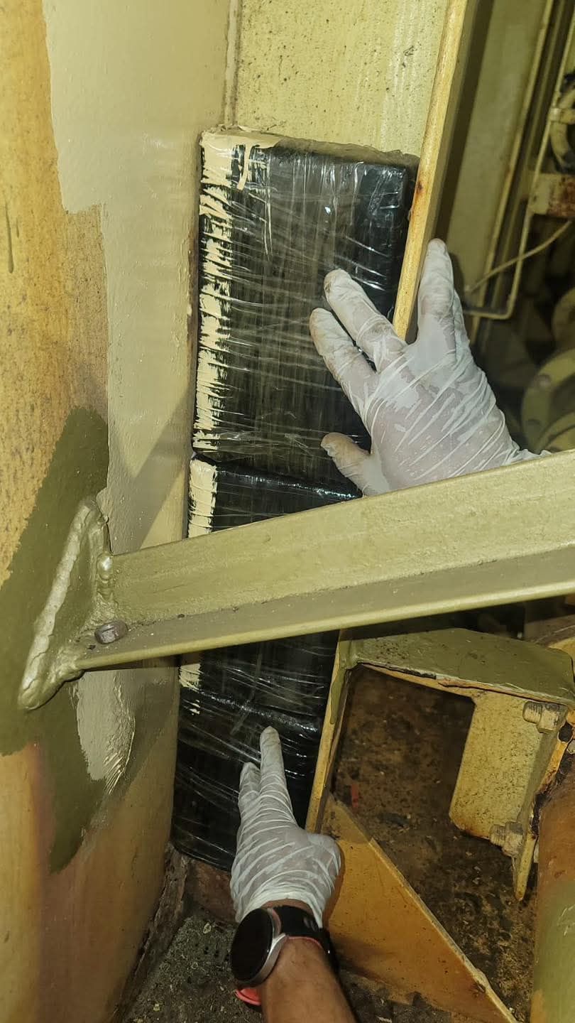 MP dirige incautación de 10 kilos de supuesta cocaína en un buque