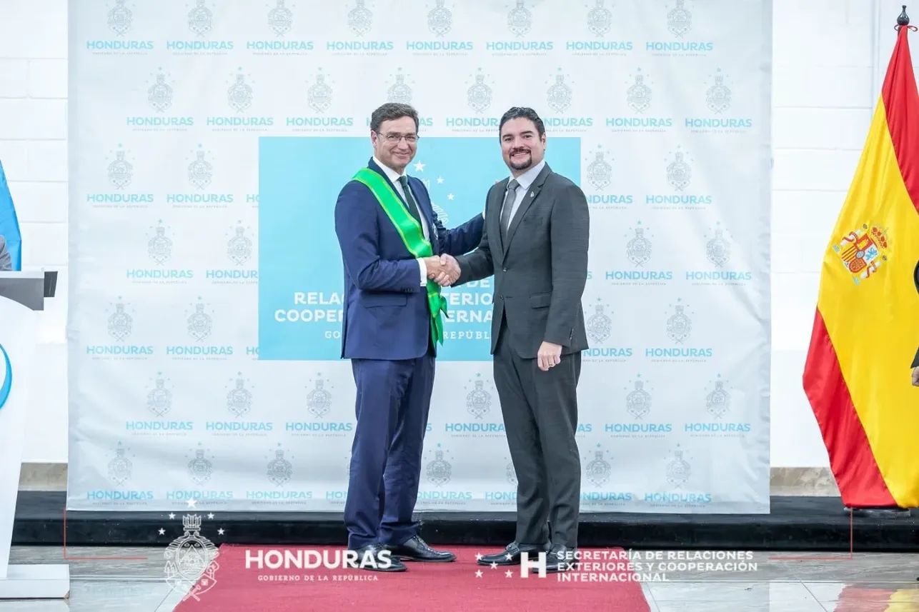 Gobierno de Honduras condecora al Embajador de España por fortalecimiento de relaciones bilaterales