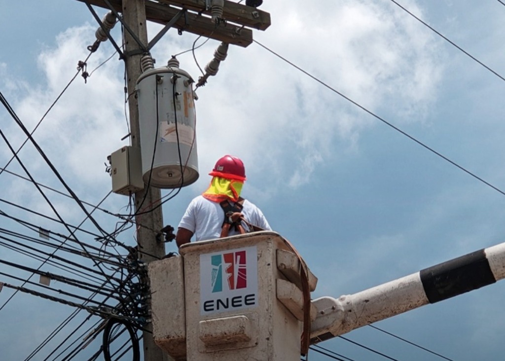 Comisión Reguladora de Energía Eléctrica aprueba ajuste trimestral a la tarifa en Guanaja