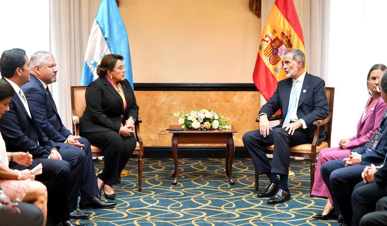 Xiomara Castro se reúne con el Rey de España en el marco de la investidura...