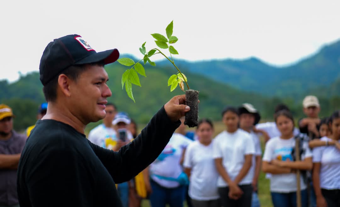 IHT y Gestión de Destinos realizan jornada de reforestación en comunidad Hicaque, Tela