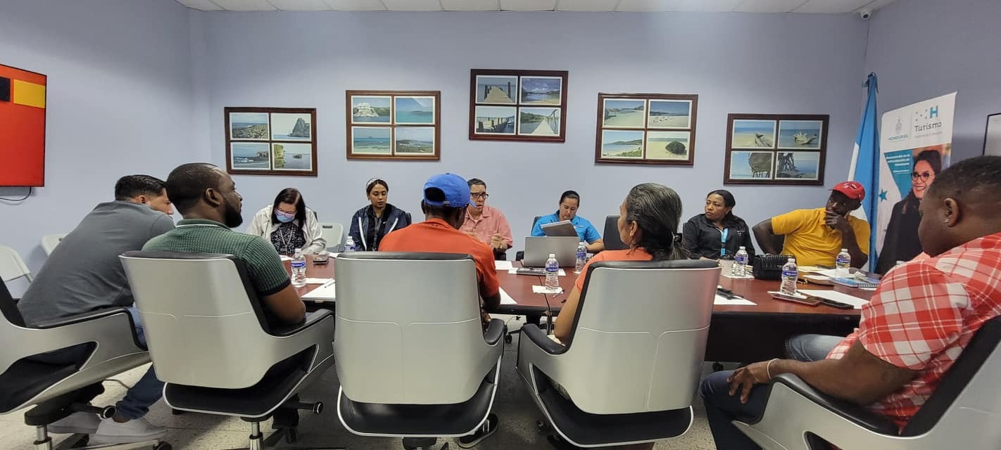 Constituyen cooperativa que servirá de apoyo a emprendedores en Islas de la Bahía   