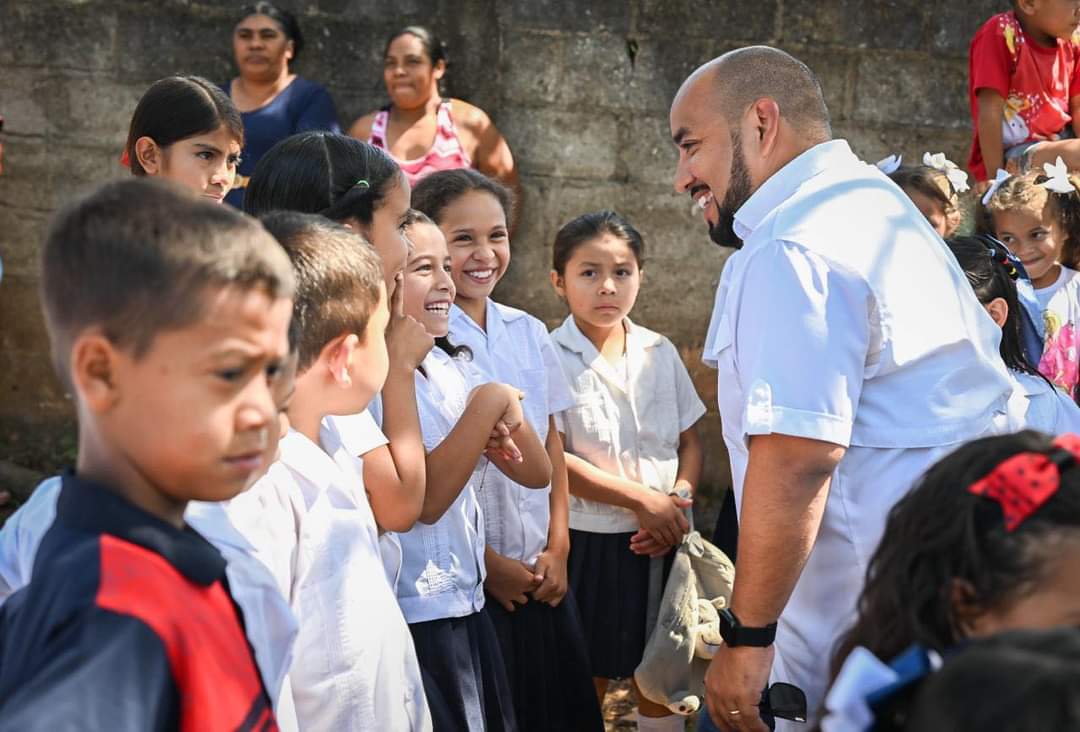 Gobierno realizará reconstrucción integral de la Escuela Francisco 
Morazán en Talanga 