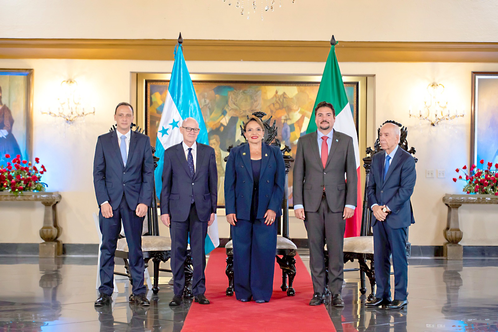 Presidenta Xiomara Castro recibe cartas credenciales de nuevos embajadores de Zambia, Reino Unido, Italia y Vietnam