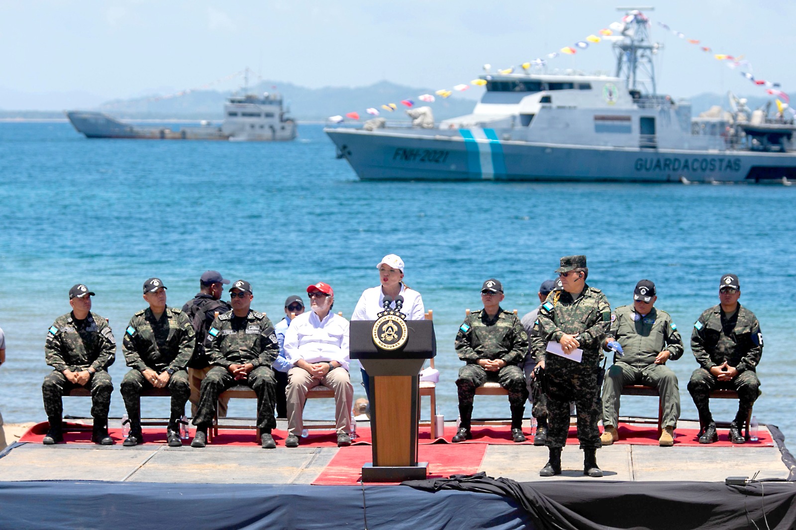 Presidenta Xiomara Castro declara Puerto Castilla zona de interés nacional y fortalece capacidades de la Fuerza Naval