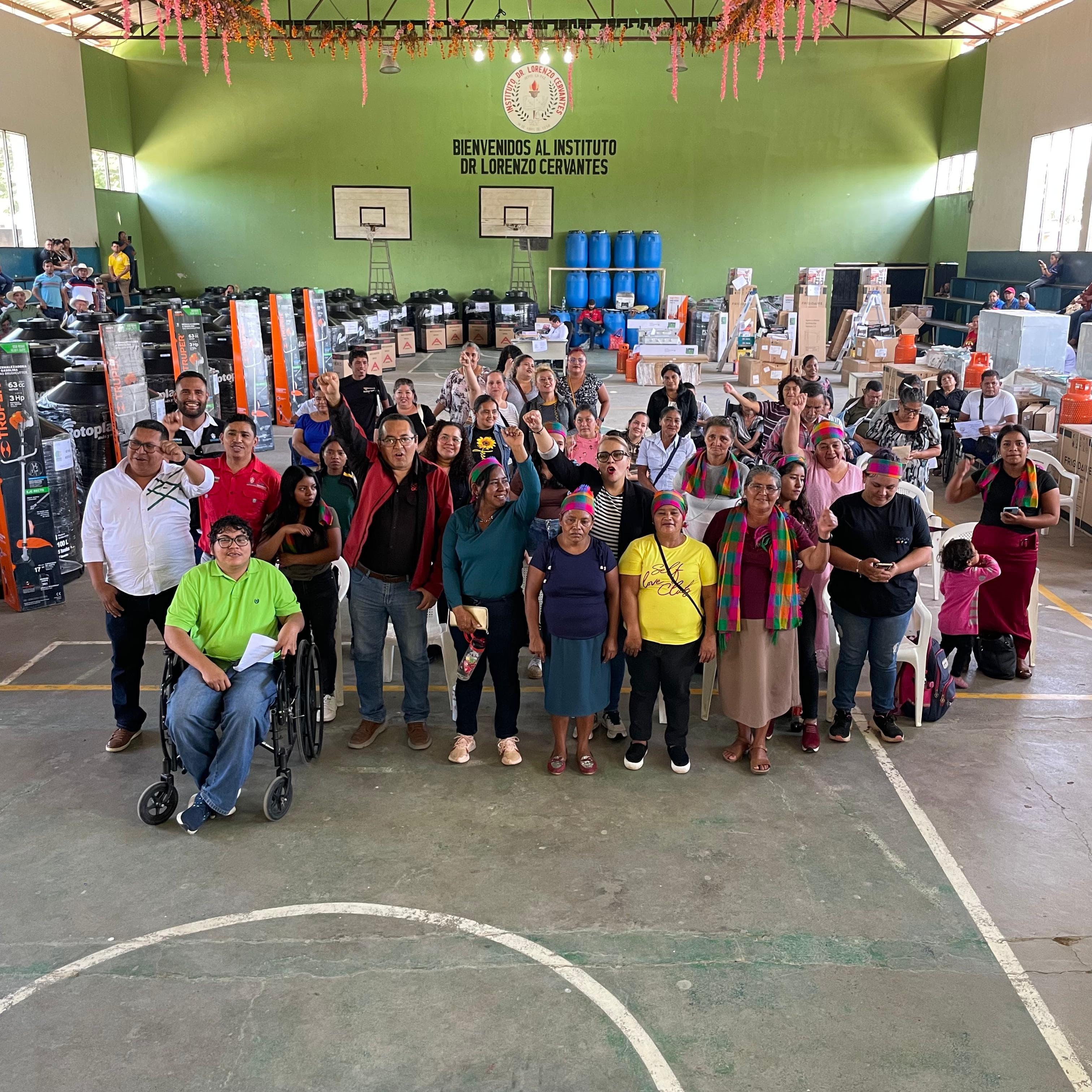 232 emprendedores de La Paz, Comayagua e Intibucá recibieron respaldo del Gobierno a través de capital semilla en especie.