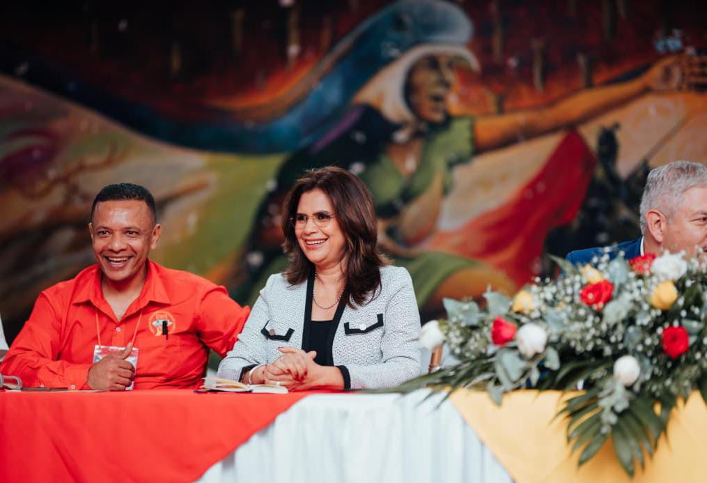 Candidata presidencial Rixi Moncada participó en el XXX Congreso Ordinario del STIBYS