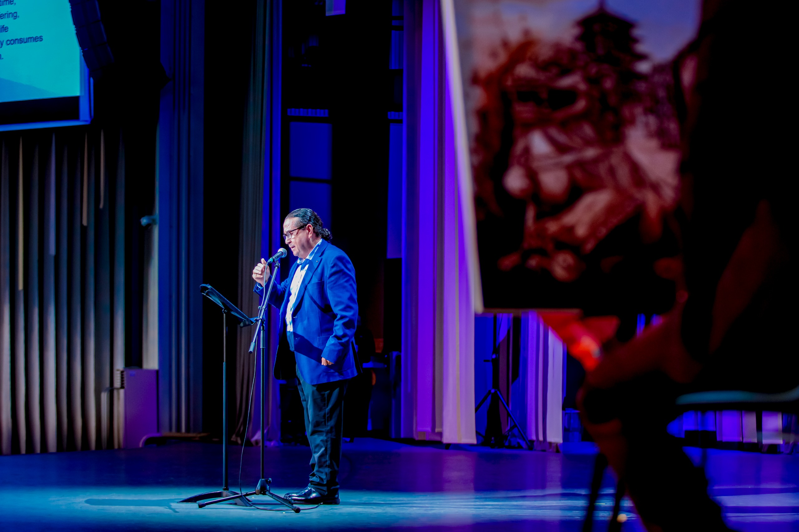 La voz de Honduras resonó en Osaka: Alberto Destéphen llevó su poesía al corazón del Japón...