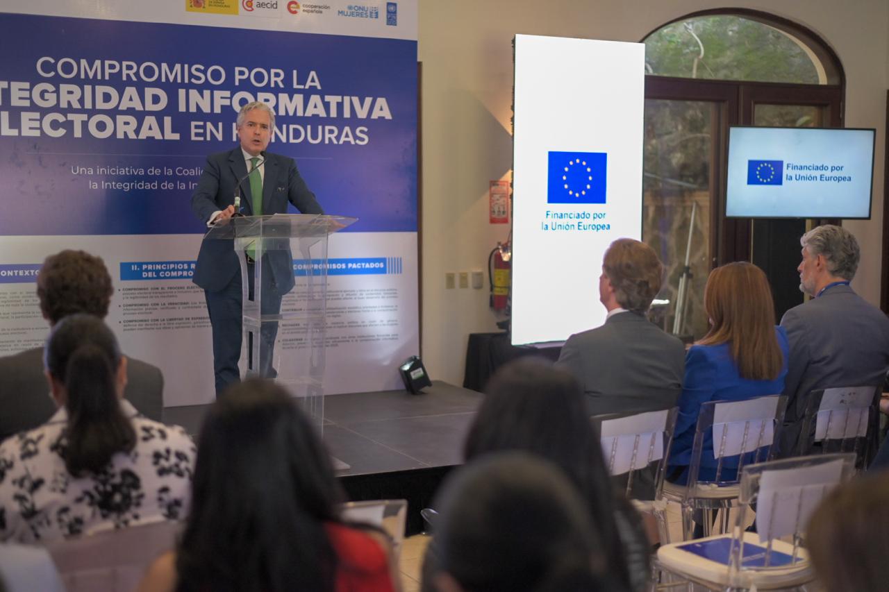 Instituciones y sociedad civil firman compromiso por la integridad informativa en las elecciones generales